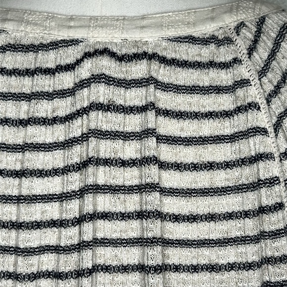 Lucky Brand Drop Needle Navy & Oatmeal Striped Viscose / Linen Knit Blouse Top L - Picture 12 of 16